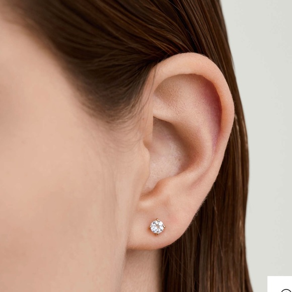 Mejuri Round Topaz Studs - Picture 5 of 12